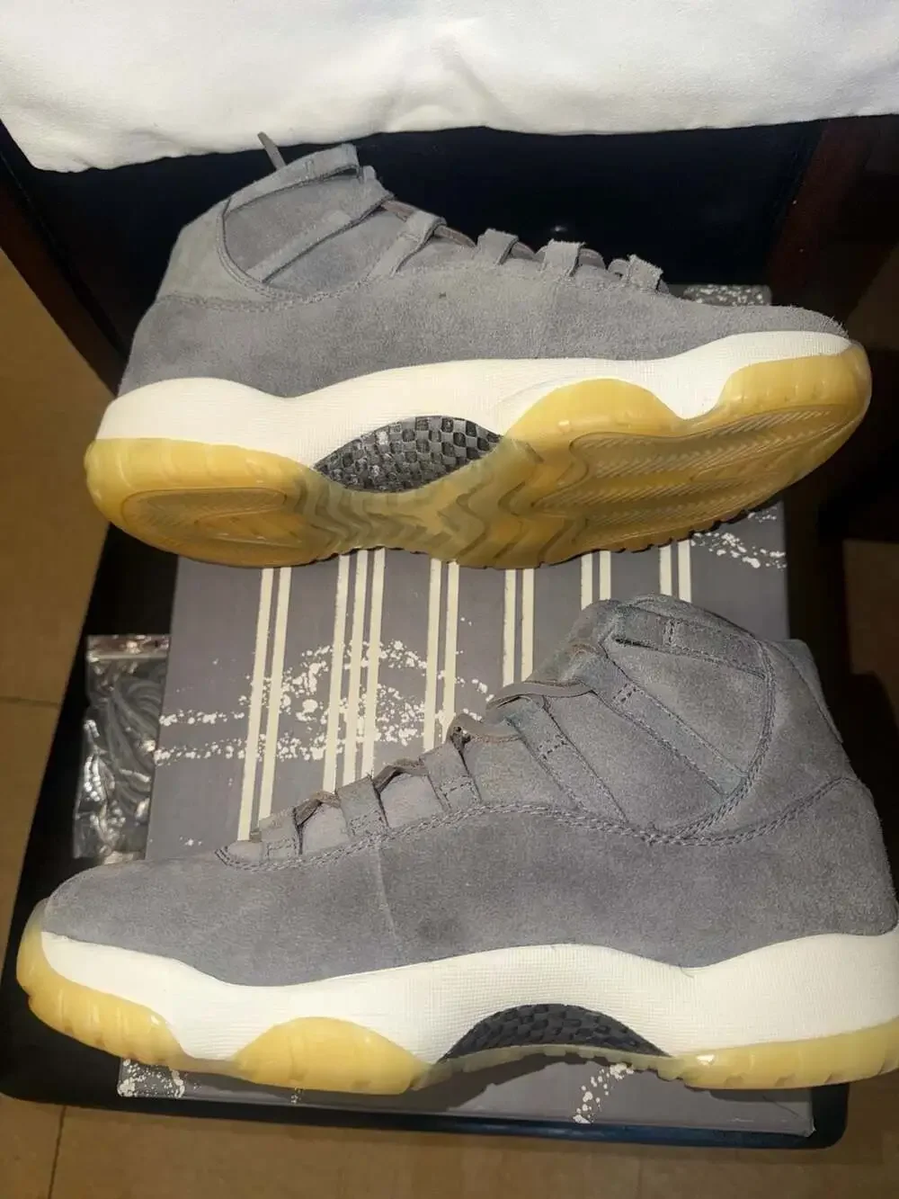 Air Jordan 11 Retro Premium Grey Suede Size 10 914433-003 VERY RARE SIZE